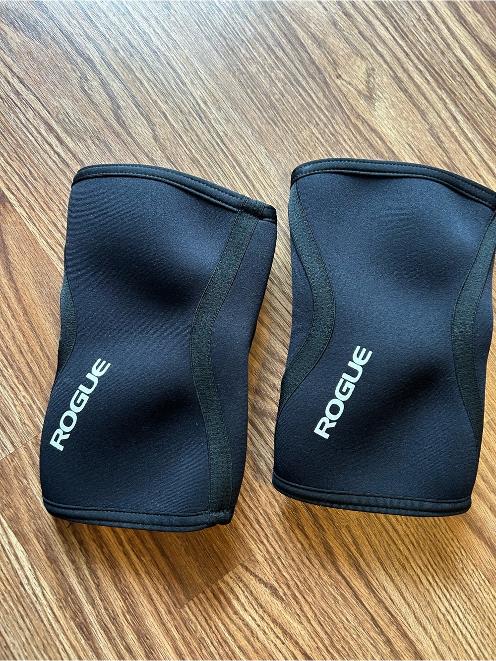 Rogue Black 3mm Neoprene Knee Sleeves (Pair)
